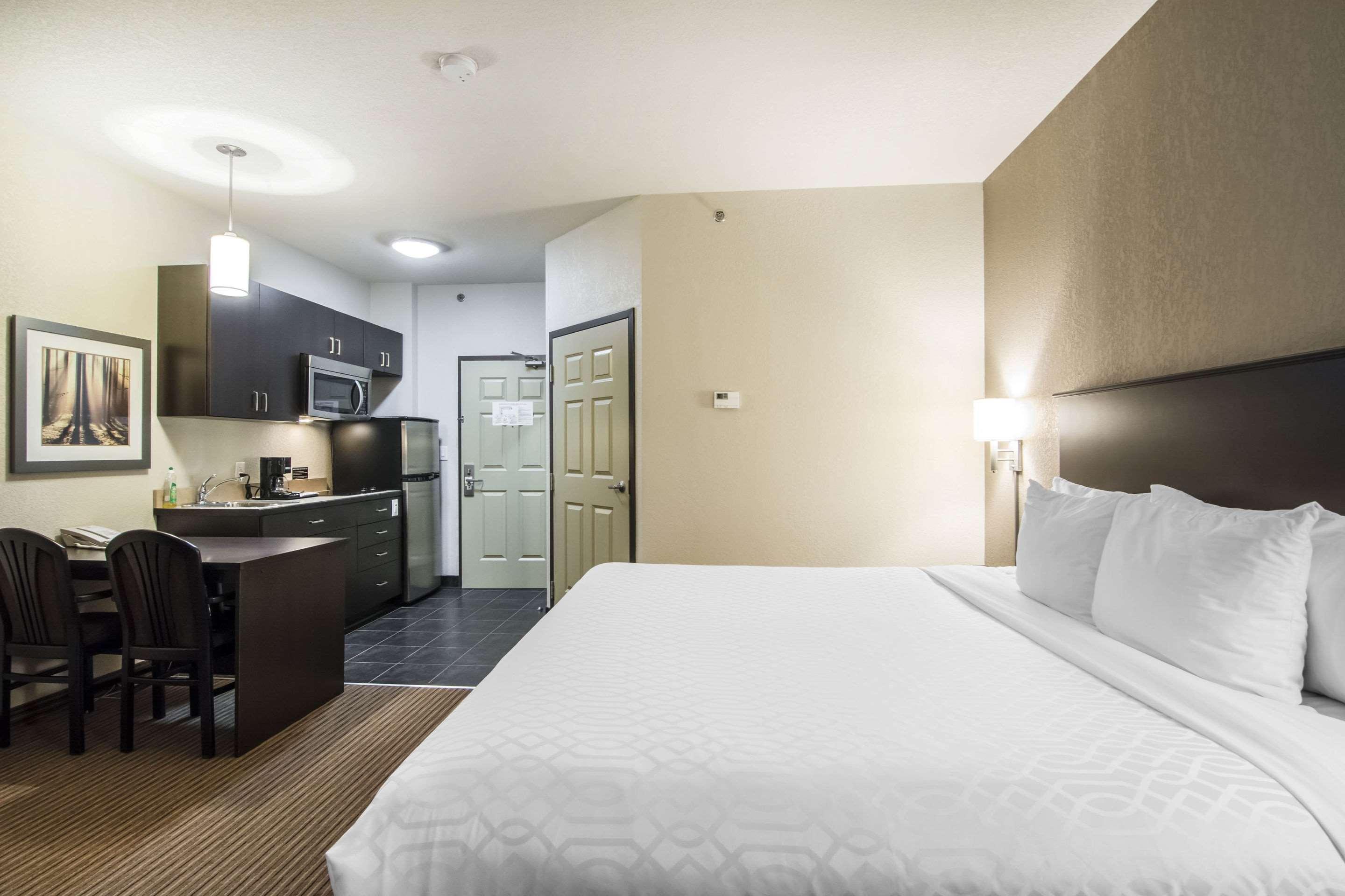 Quality Inn & Suites Thompson Eksteriør billede