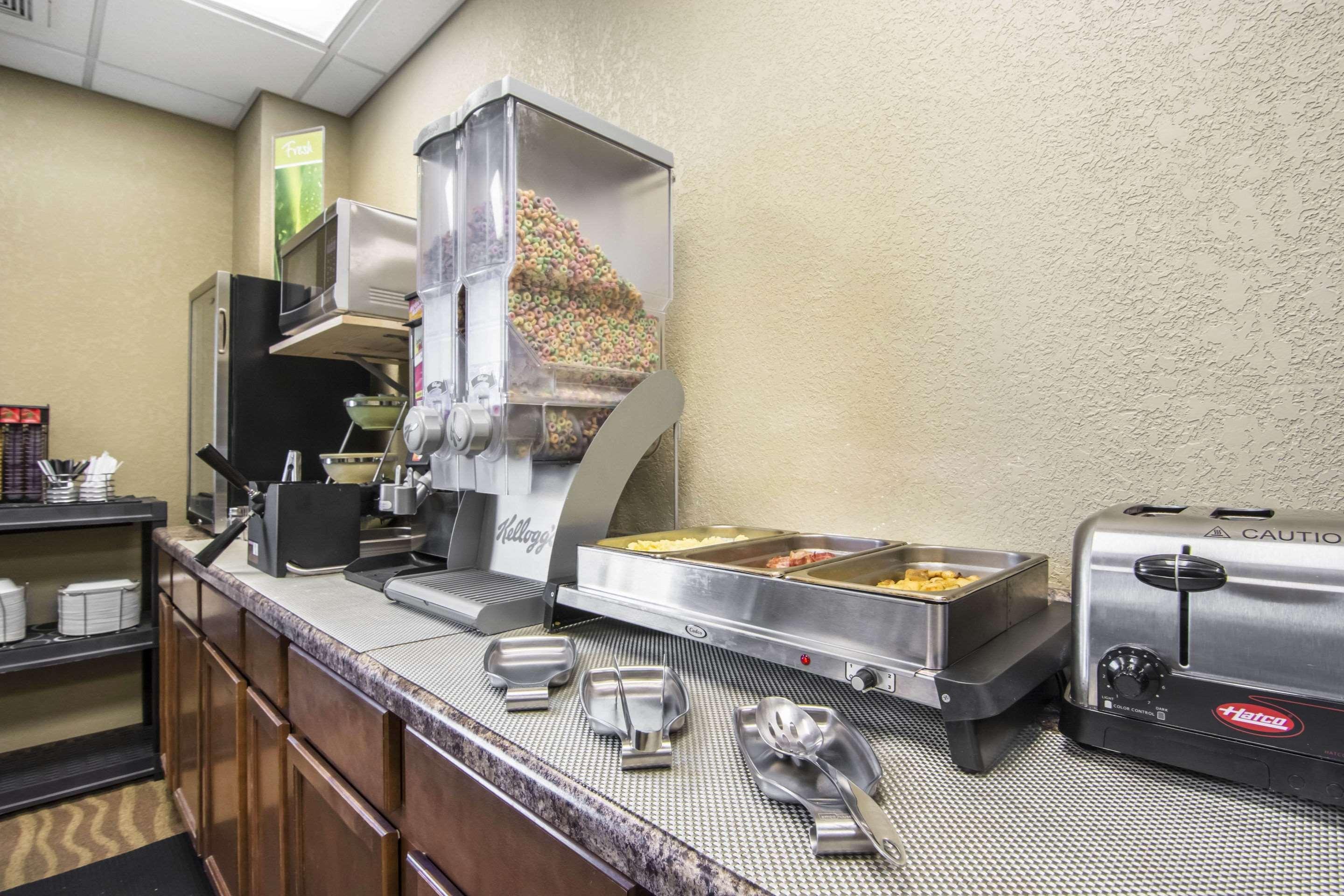 Quality Inn & Suites Thompson Eksteriør billede